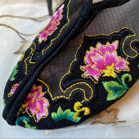 Slip On Sandal w/ floral Asian style embroidery. MM/CN/KR Sz 250 US/CA 7.5-8.5? - Picture 2 of 11